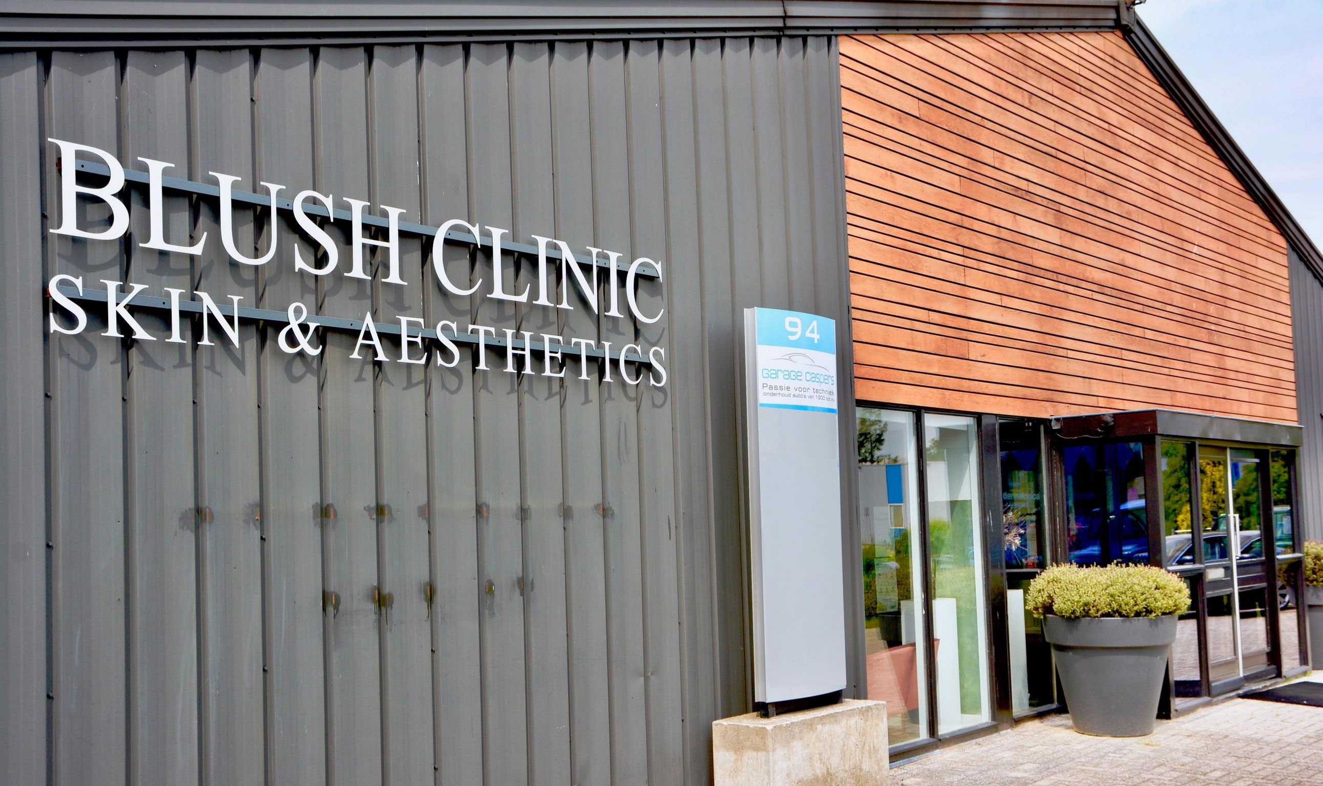 De vestigingen van Blush Clinic in Groningen, Haren en Eelde